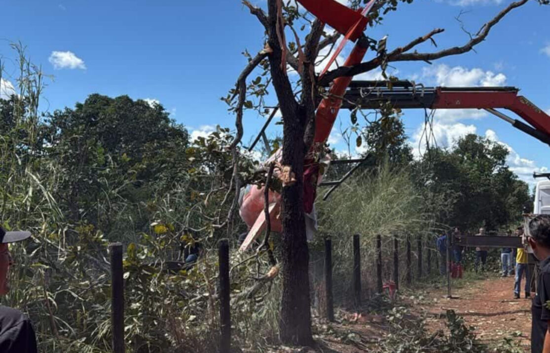 Helicoptero-de-Henrique-e-Juliano-faz-pouso-forcado-em-fazenda-no-Tocantins.jpg
