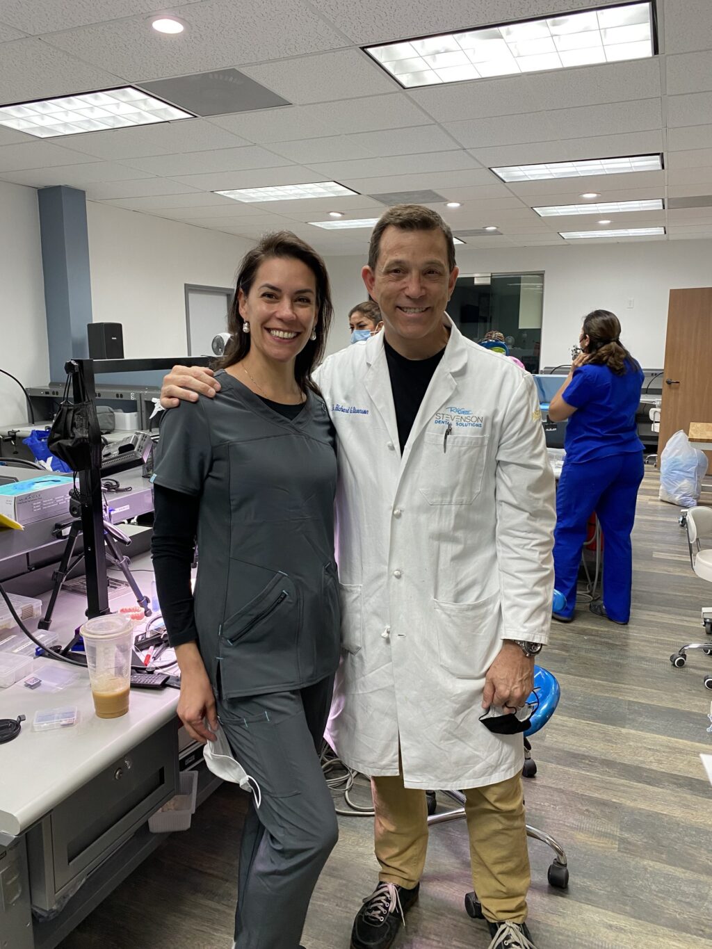 2017-27-agosto-San-Dimas-California-EUA-curso-de-Advanced-Dentistry-com-o-Dr.-Richard-Stevenson-professor-emerito-da-UCLA-scaled.jpeg