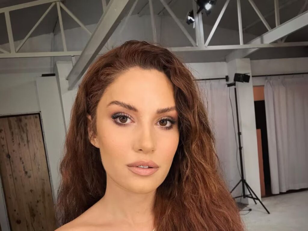 Atriz-turca-Ece-Irtem.jpg