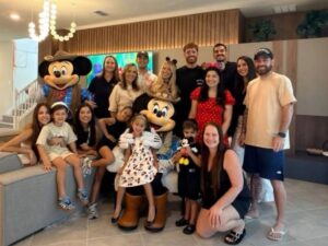 Karoline-Lima-e-Leo-Pereira-com-a-familia.jpg
