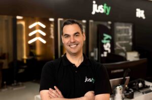 Rafael-Bagolin-fundador-e-CEO-da-Jusfy-scaled.jpg