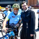 Daniel chega a Aparecida após pedalada de 318 quilômetros em demonstração de fé
